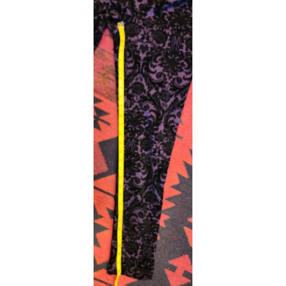 NEW Roz & Ali Purple & Black Velvet Damask Print Leggings M - Picture 8 of 13